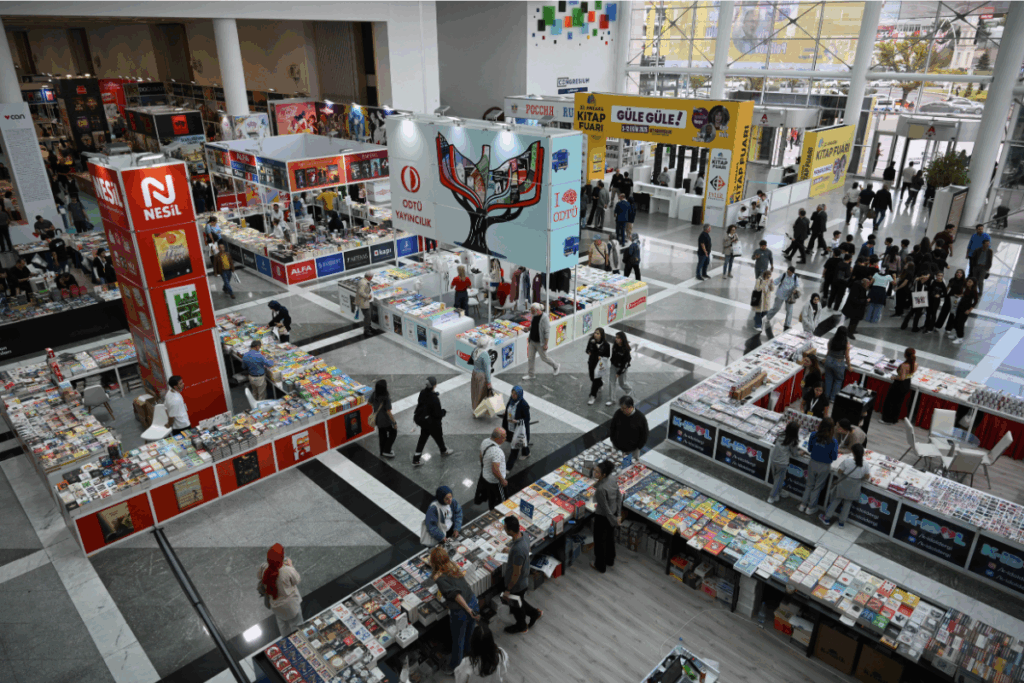 bu yil 22 kez gerceklesen ankara kitap fuari kapilarini ziyaretcilerine acti QFZTYHA6