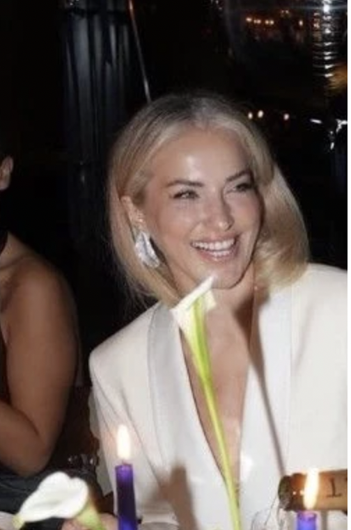 burcu esmersoy 49uncu yasini arkadaslariyla kutladi 2 I3LEAHZy