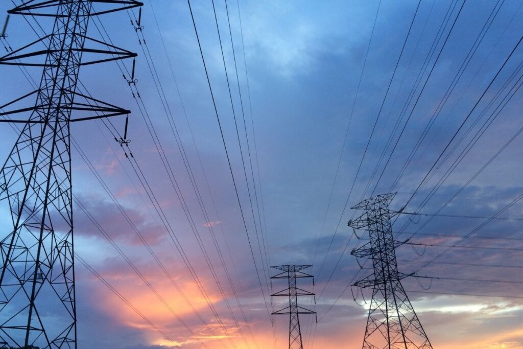cesitli illerdeki bazi tasinmazlar enerji iletim hatlari ve dogal gaz uretim faaliyetleri icin acele uVl33hrt