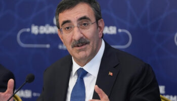 cumhurbaskani yardimcisicevdet yilmaz 2028 yilinin sonunda ihracatimizin 300 milyar dolari asmasini amacliyoruz yz6dmj98