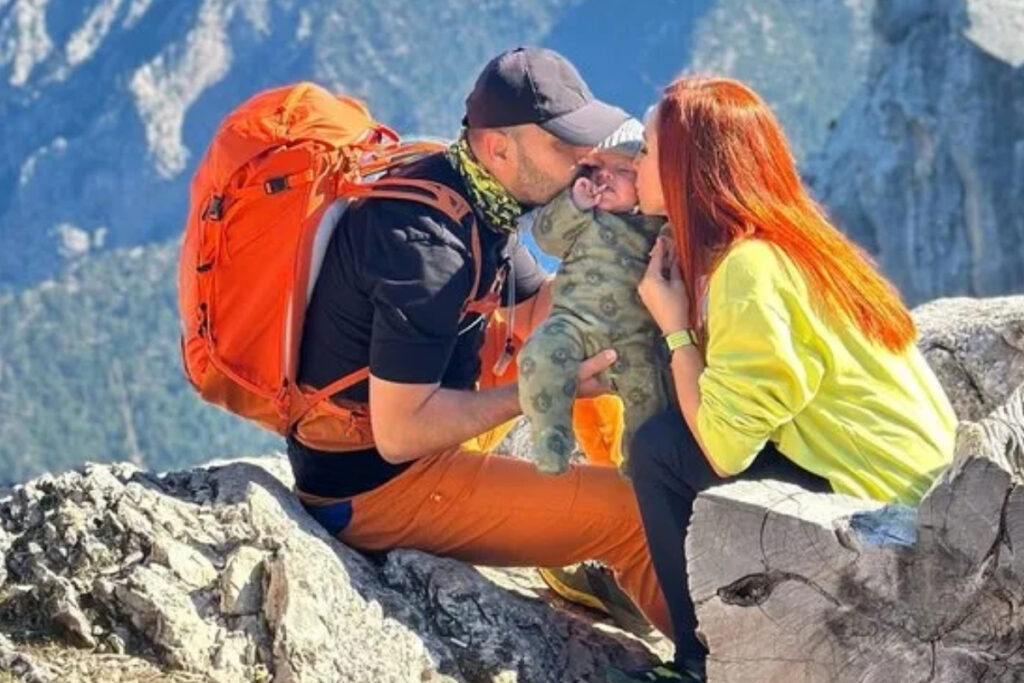 dagci ciftin en kucuk yol arkadasi 9 aylik daghan simdiye kadar uc zirve yapti lAY98ZcI