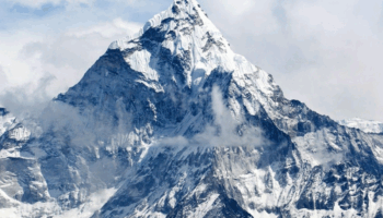 everest daginda kar firtinasi nedeniyle binlerce kisi mahsur kaldi kurtarma calismalari suruyor a1HE1pgI