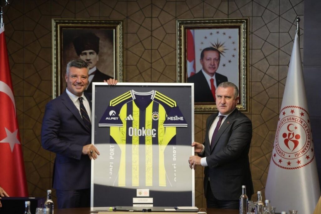 fenerbahce baskani sadettin sarandan spor bakani osman askin baka ziyaret cmP4VCyr