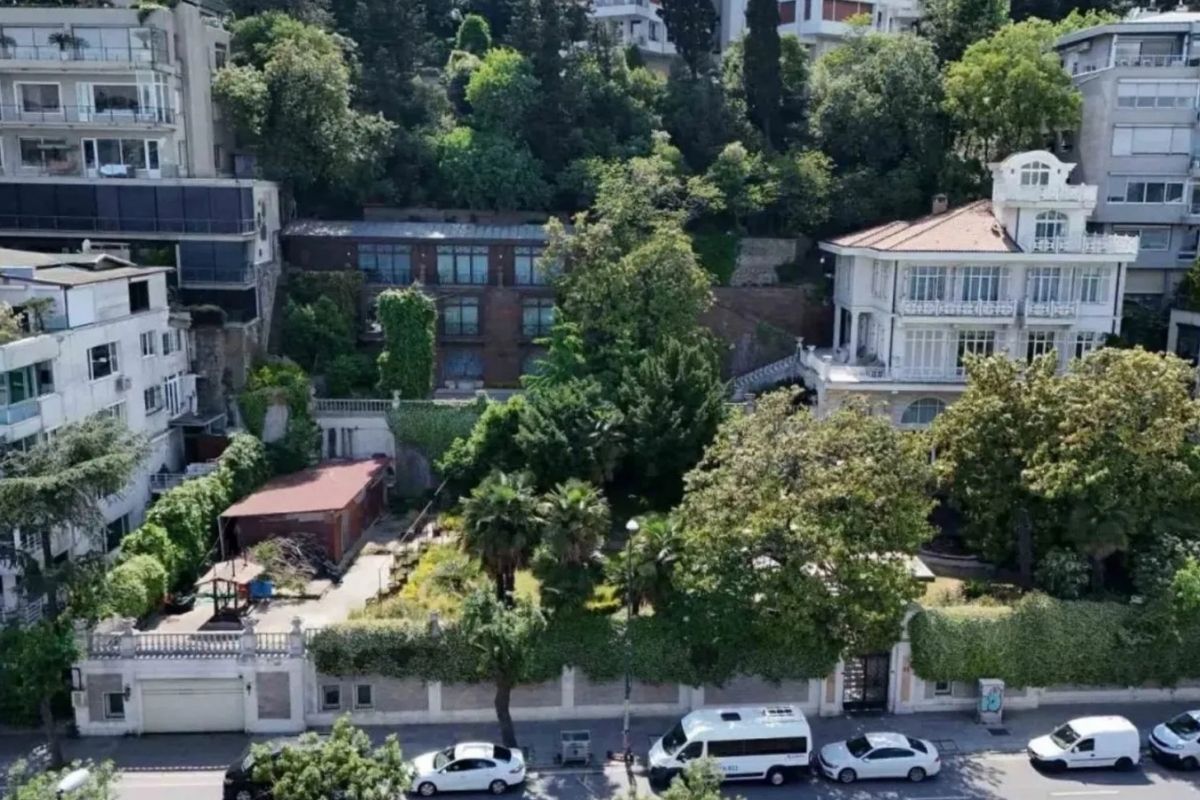 fetocu akin ipekin beyaz koskunin yeni sahibi denizcilik devi ali bekmezci 0 tb2BdzkV