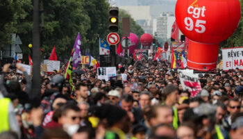fransada butce kesintilerine karsi place jean mace meydaninda grevler duzenlendi IkAEFhKi