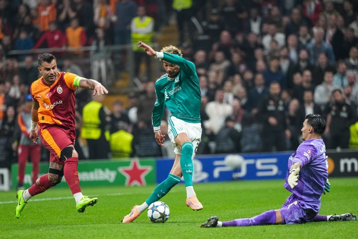 galatasarayin kalecisi ugurcan cakir sampiyonlar liginde haftanin 11ine secildi 1 G2RMIQbb