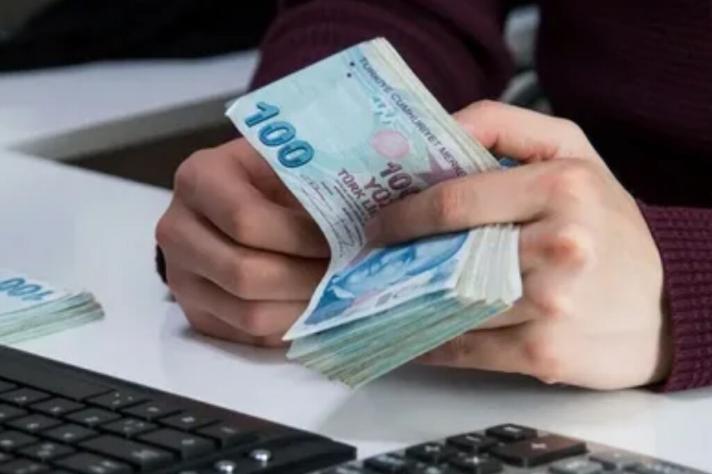 haziran 2023ten bu yana kisa vadeli ticari kredilerin payi 8 puan duserken orta ve fkt9ciS2