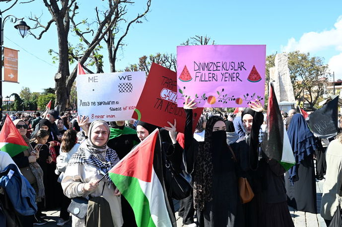 israilin gazzede devam eden soykirima dikkat cekmek amaciyla bircok ilde gazze kararlilik yuruyusunde on