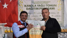 istanbul il tarim ve orman mudurlugu istanbullu ciftcilere kanola tohumu dagitti OQLPJQMp
