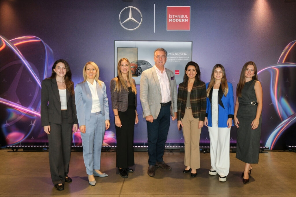 istanbul modernin altin gumus ve genc modern uyelik programlarina mercedes benz sponsor AxCyJjEi