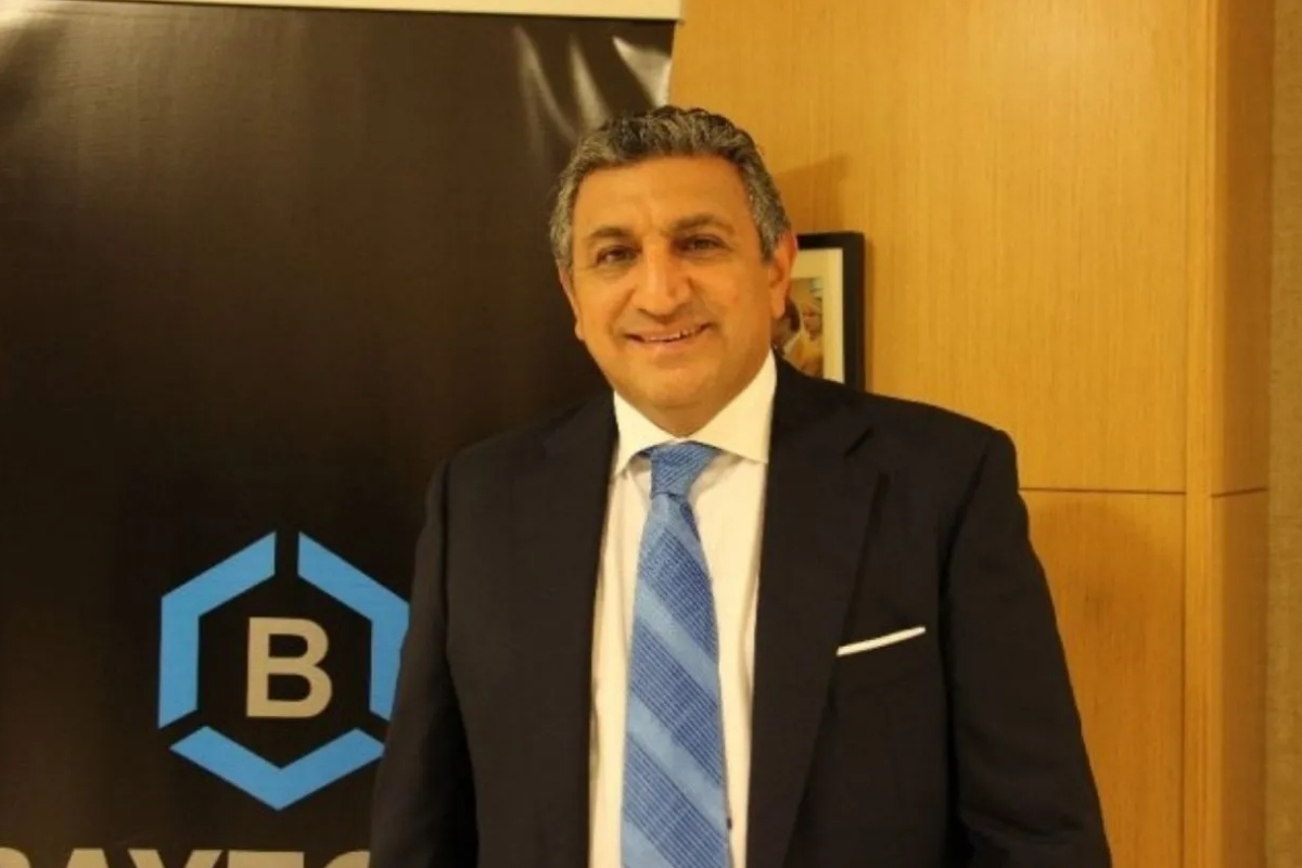 kirmizi yali beyaz kosk bogazin yeni efendileri ercument cafer bayegan ve ali bekmezci 1 fjg8dFmE
