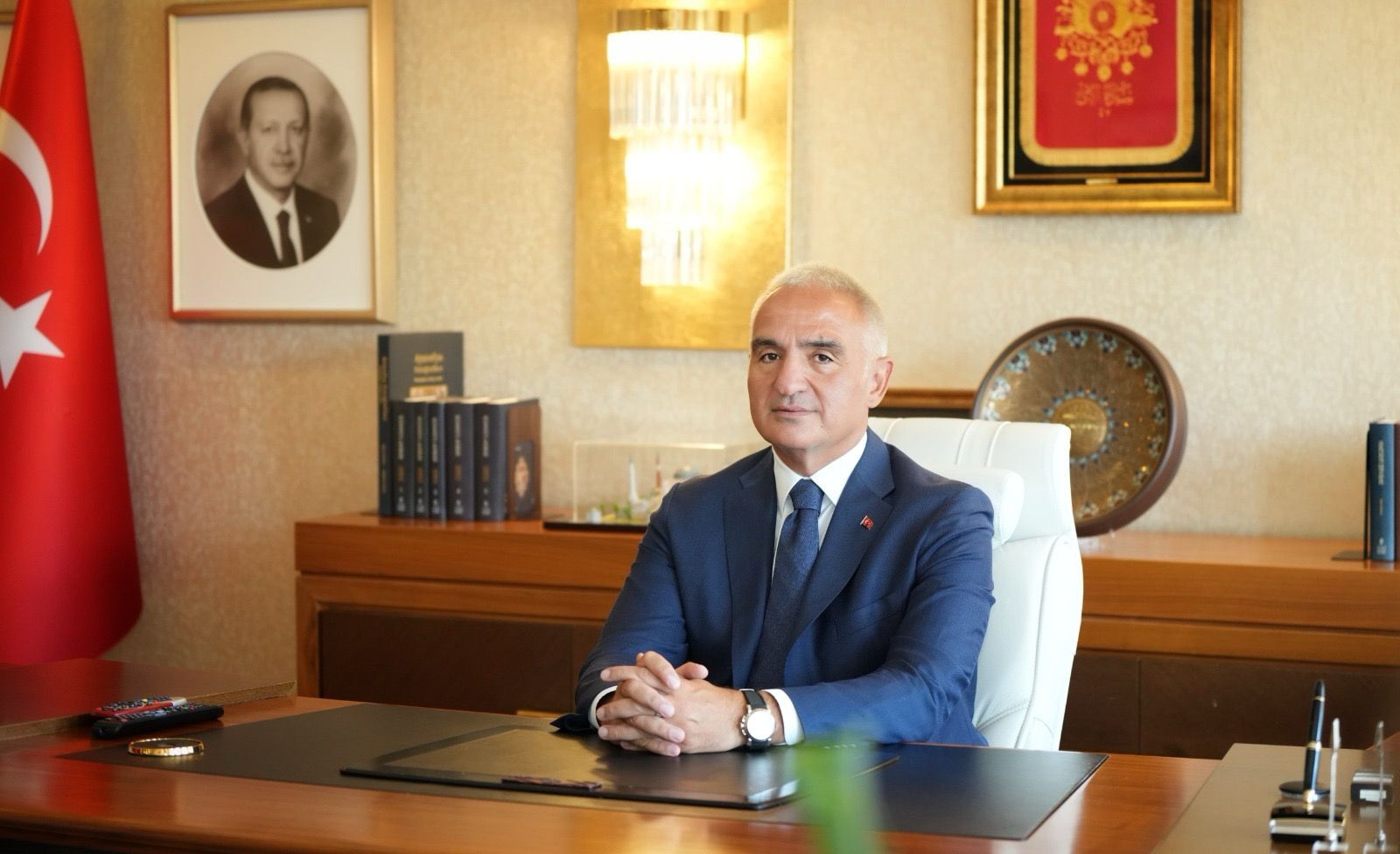 kultur ve turizm bakani ersoy karahantepede ilk kez insan yuzu betimli 12 bin yillik 2FL7ODeR