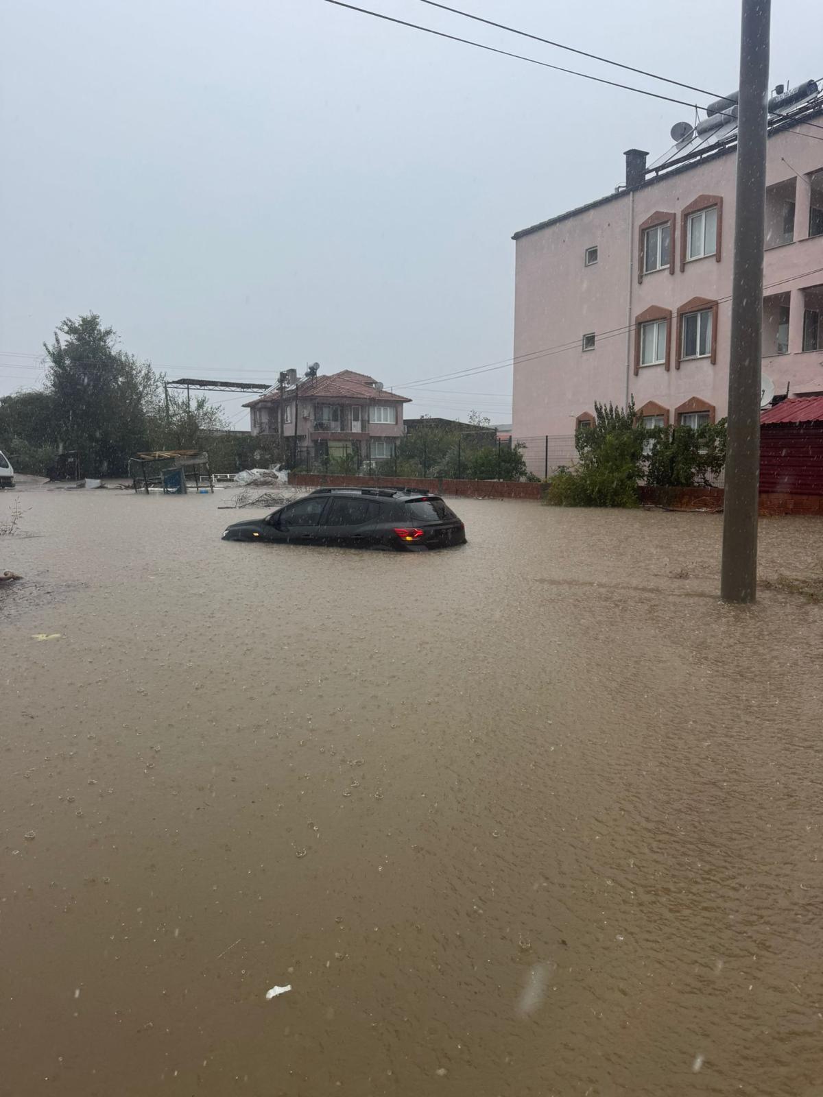 muglada sabah saatlerinde baslayan saganak yagis ve firtina hayati olumsuz etkiledi 0 HweAn2q1