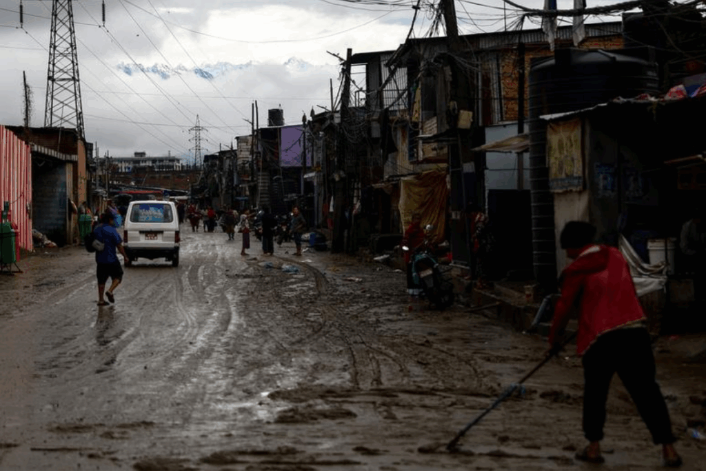 nepalde siddetli yagislarin yol actigi afetlerde hayatini kaybedenlerin sayisi 39a cikti 1Gi7ZMSq