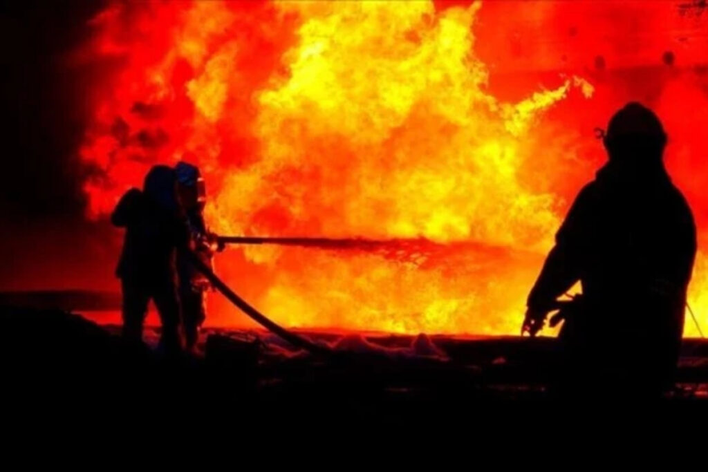 rusyanin yaroslavl kentindeki petrol rafinerisinde yangin cikti xiwWLS87