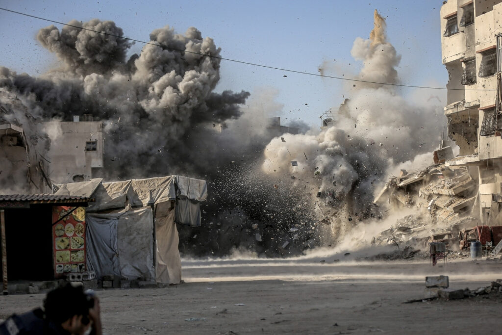 trumpin saldirilari derhal durdurun cagrisina ragmen israil gazzeyi bombalamayi surduruyor CgVSWd7m