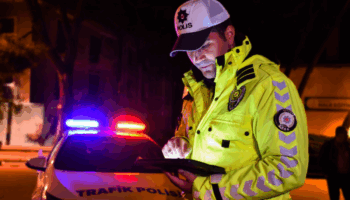 tuzlada kendisini trafik amiri olarak tanitan surucuye ceza iIvlX9BP