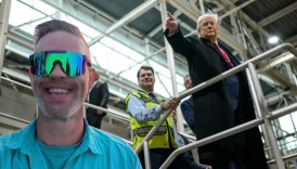 abd baskani donald trumpa pedofil hamisi dedi diye isten uzaklastirilan isci icin 800 bin Xc4HUYMv