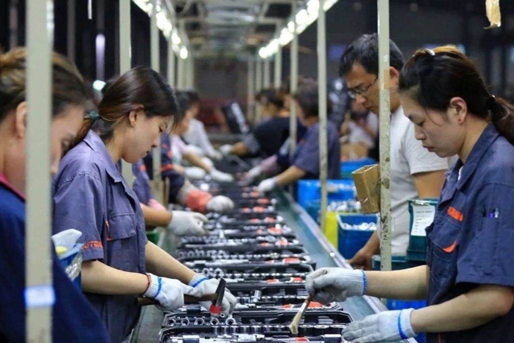 abd ile tarife geriliminin golgesinde cinde sanayi sirketlerinin kari 2025te sinirli artis gosterdi ACTYCjtF