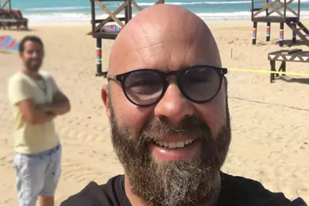 acun medya genel koordinatoru esat yontunc havalimaninda gozaltina alindi JHFQ9st9