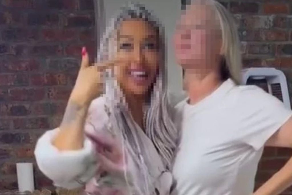 adanada milyonluk dolandiricilik iddiasiyla aranan guzellik merkezi sahibi guney afrikada luks hayat kurdu xBSjUsHg