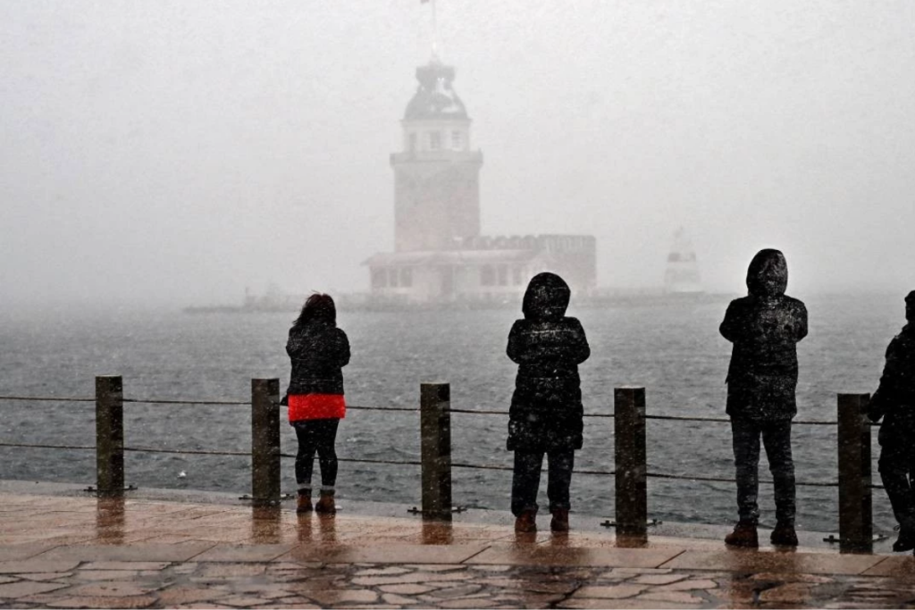 akom uyardi istanbulda pazartesi gunu karla karisik yagmur bekleniyor 9F5kUF3z