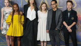 angelina jolie cocuklariyla birlikte abdden tasiniyor SEzCy6P1