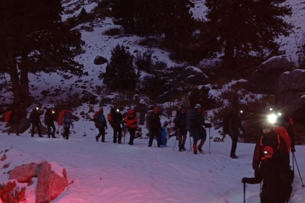 antalya elmalida firtina nedeniyle dagda mahsur kalan 24 dagci kurtarildi Df2AZZAz