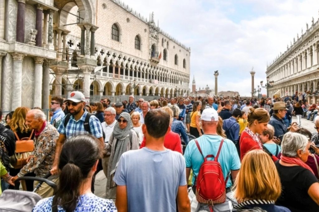 avrupa birligi ulkelerinde turistik tesislerde gecirilen gece sayisi 3 milyar 80 milyona ulasti SyfG1nb8