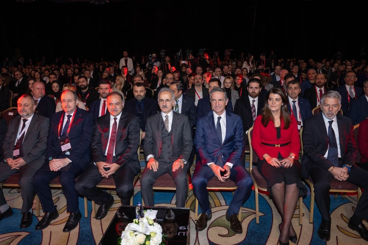 bakan uraloglu 5g hizmetlerinin 2 yil icinde ulkenin her bir noktasinda hizmette olacagini soyledi NvjhJuyt