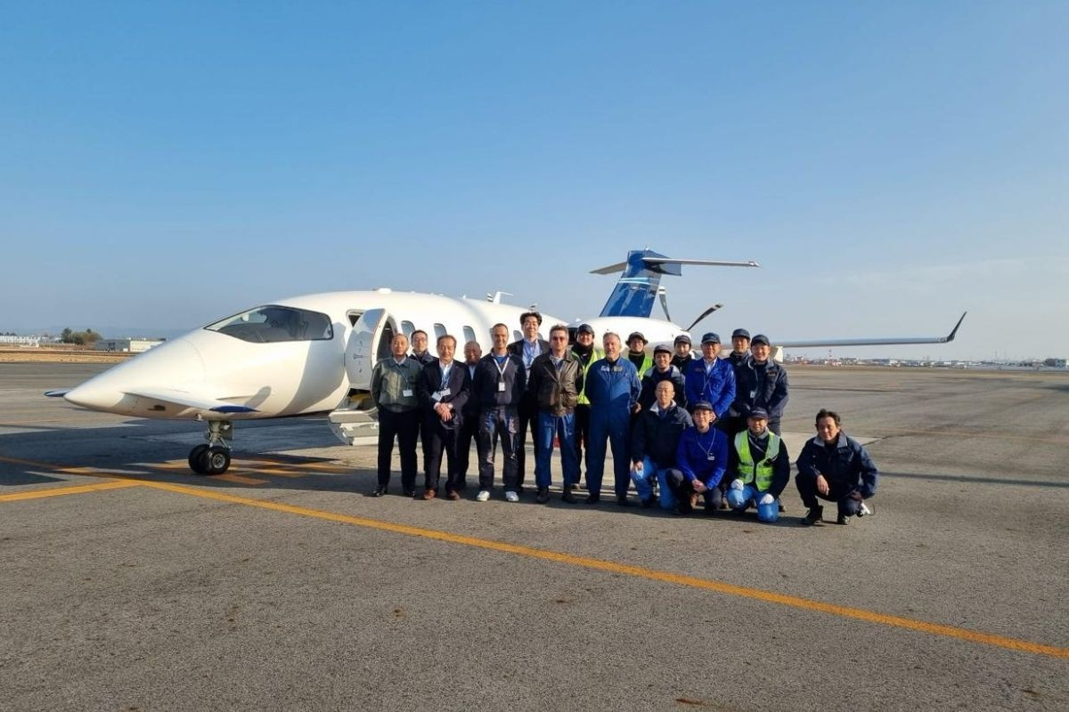 baykarin sahip oldugu piaggio aerospace japonyaya ilk p180 avanti evo ucak teslimatini yapti 1 SKa6f6mC