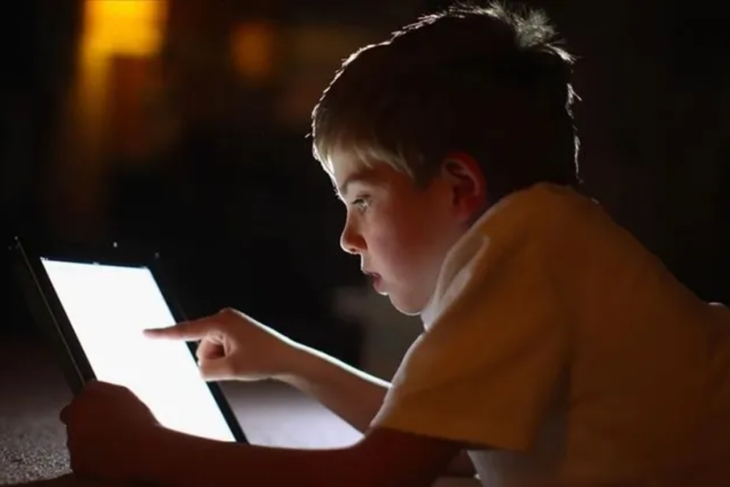 britanyada lordlar kamarasi 16 yas alti cocuklara sosyal medya yasagini onayladi SvFJP4Fb