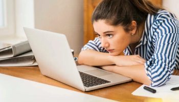 cep telefonu masa basi calisma ve zayiflayan kaslar skolyozu yayginlastiriyor r9A19BzL