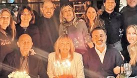 dalia garihe bir gunde uc ayri dogum gunu kutlamasi IxNnHxMA