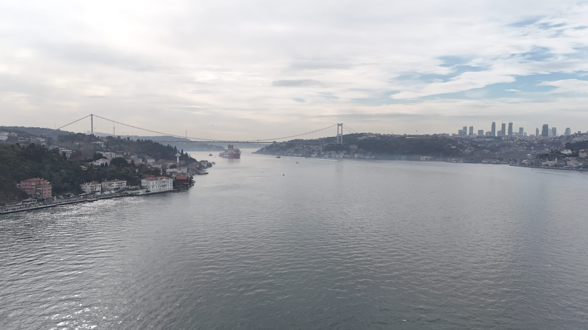 derin deniz sondajgemisiyildirim istanbul bogazindan gecti 0