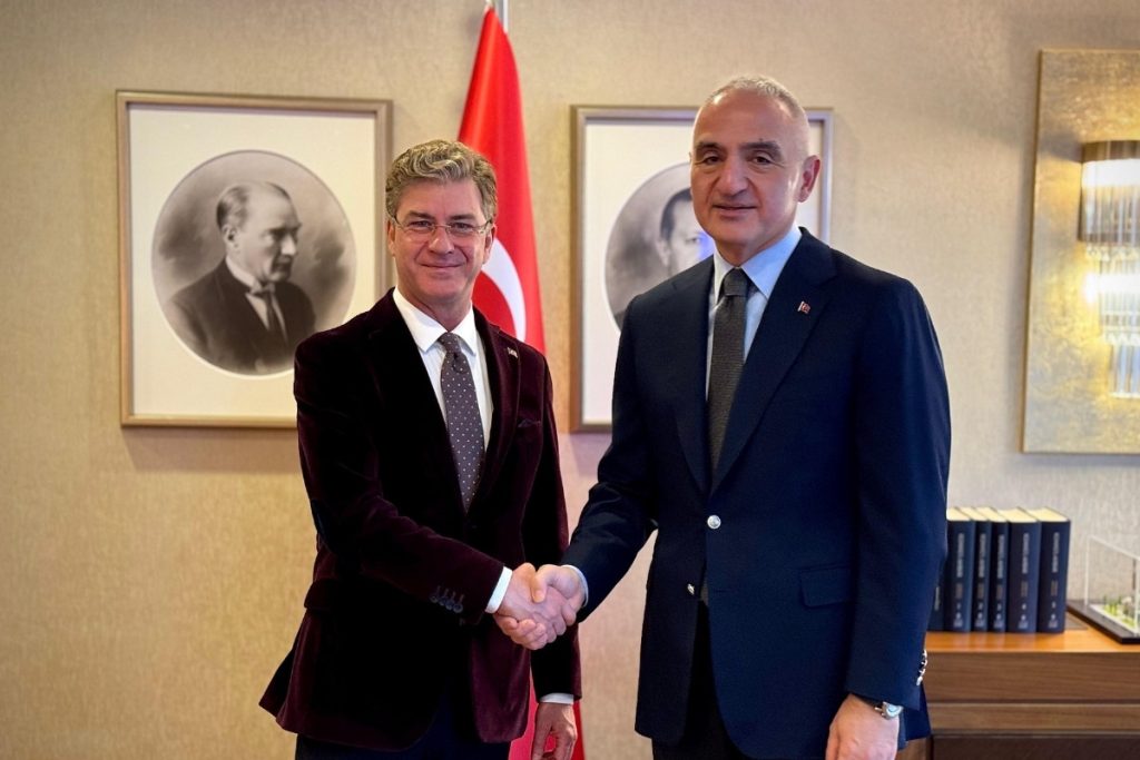 devlet opera ve balesi genel mudurlugunu devreden tan sagturk bakan danismani olarak gorev almaya jyTgeKsV