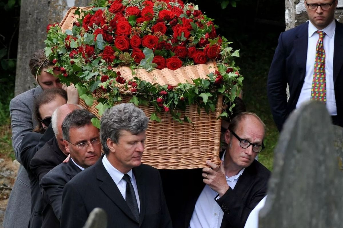 Dünya sinemasının efsane ismi Brigitte Bardot son yolculuğuna hasır bir tabutta uğurlandı, tabutun sırrını Ertuğrul Özkök yazdı 5 dunya sinemasinin efsane ismi brigitte bardot son yolculuguna hasir bir tabutta ugurlandi tabutun sirrini ZQtKMpzn