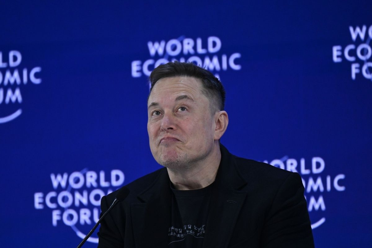 elon musk davosta katildigi oturumda yapay zekanin 5 yil sonra insanliktan daha akilli olacagini eiCPmDSa