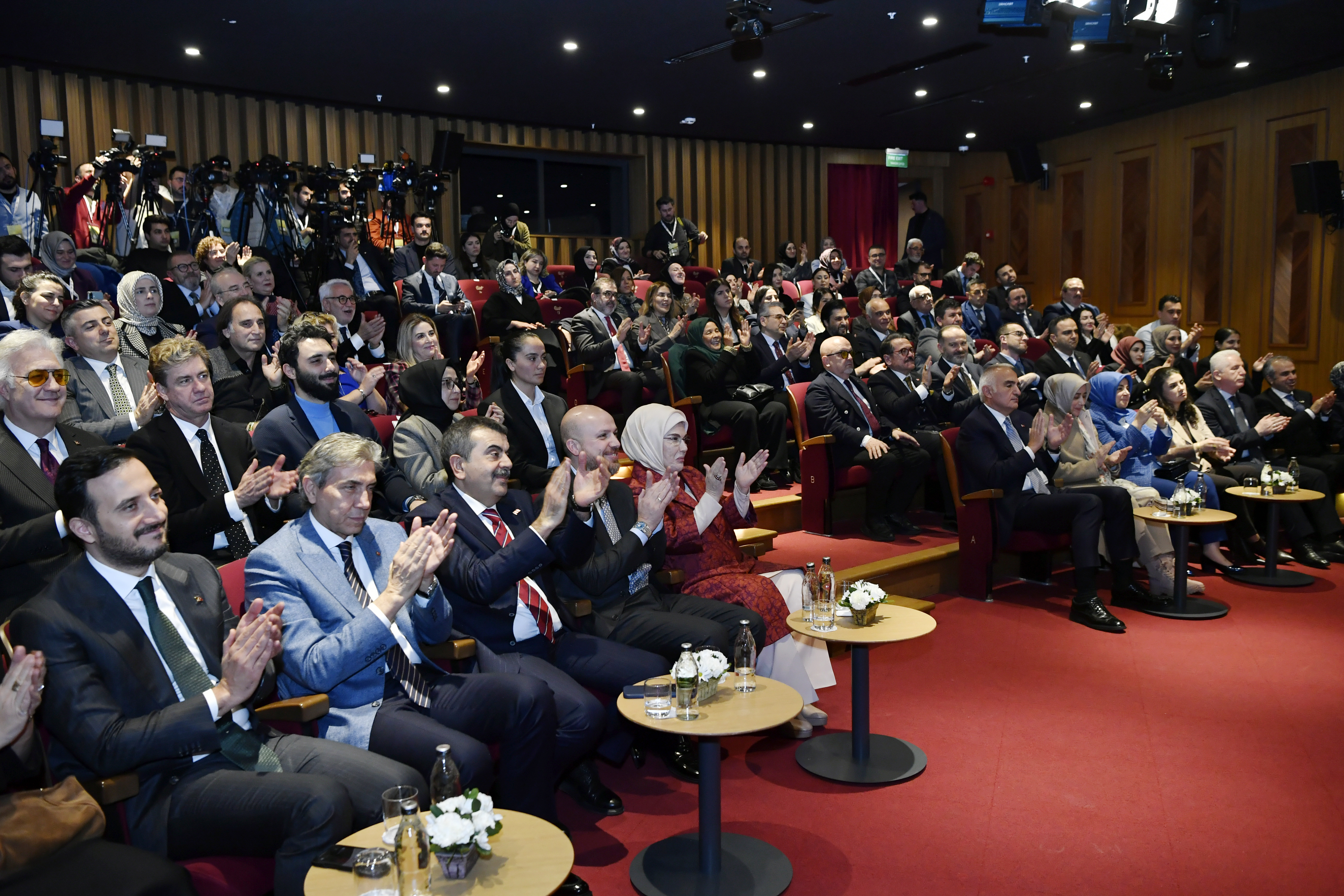 emine erdogan palet turk muzigi ilkokulunu ziyaretinde konustu 0 NsOXvEzs