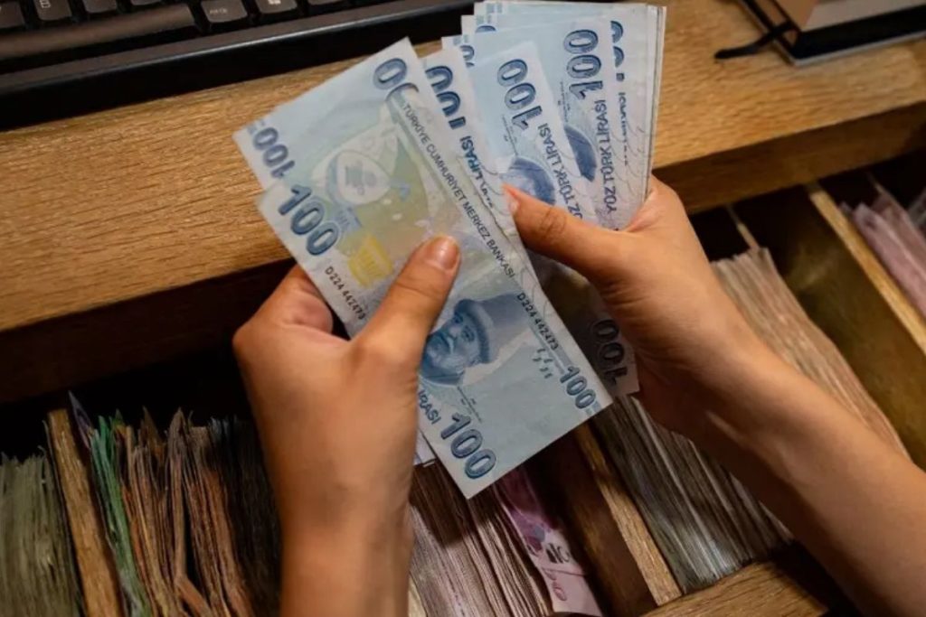 en dusuk emekli maasi duzenlemesi tbmm plan ve butce komisyonunda kabul edildi N14isxlP