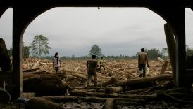 endonezyada meydana gelen heyelan felaketinde 10 kisi oldu 82 kisi kayip eh1b1vct