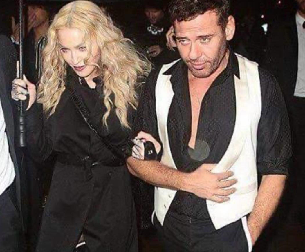 ertugrul ozkok madonnanin dolcegabbana reklam filmini ve girisinde mert alasin ismine neden yer verdigini TyqETNPy