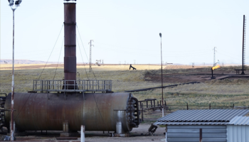 firat nehrinin dogusundaki deyrizor ilinde ayaklanan asiretler dogalgaz ve petrol sahalarinin bulundugu bolgeyi ypgsdgden miR2atJw