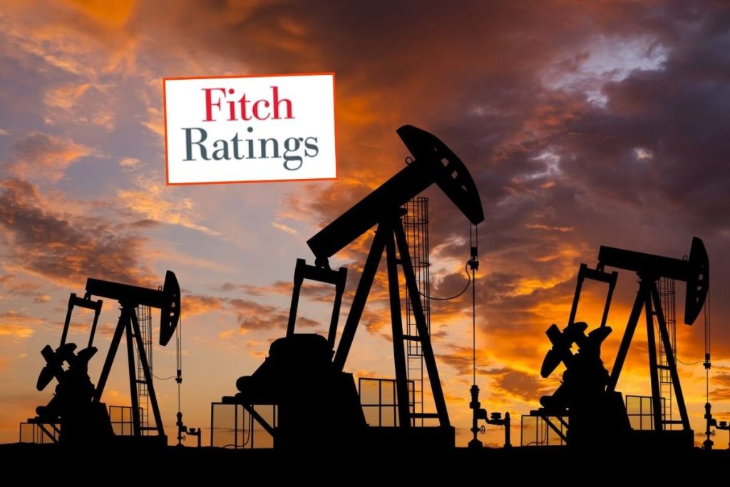 fitch kuresel petrol arz fazlasinin iran ve venezueladaki uretim belirsizligini telafi edebilecegini acikladi rOIdUOfr