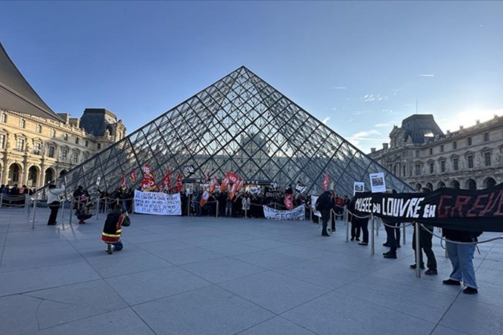 fransadaki dunyaca unlu louvre muzesi calisanlarin grevi nedeniyle ziyarete kapali 6qOfPOaF