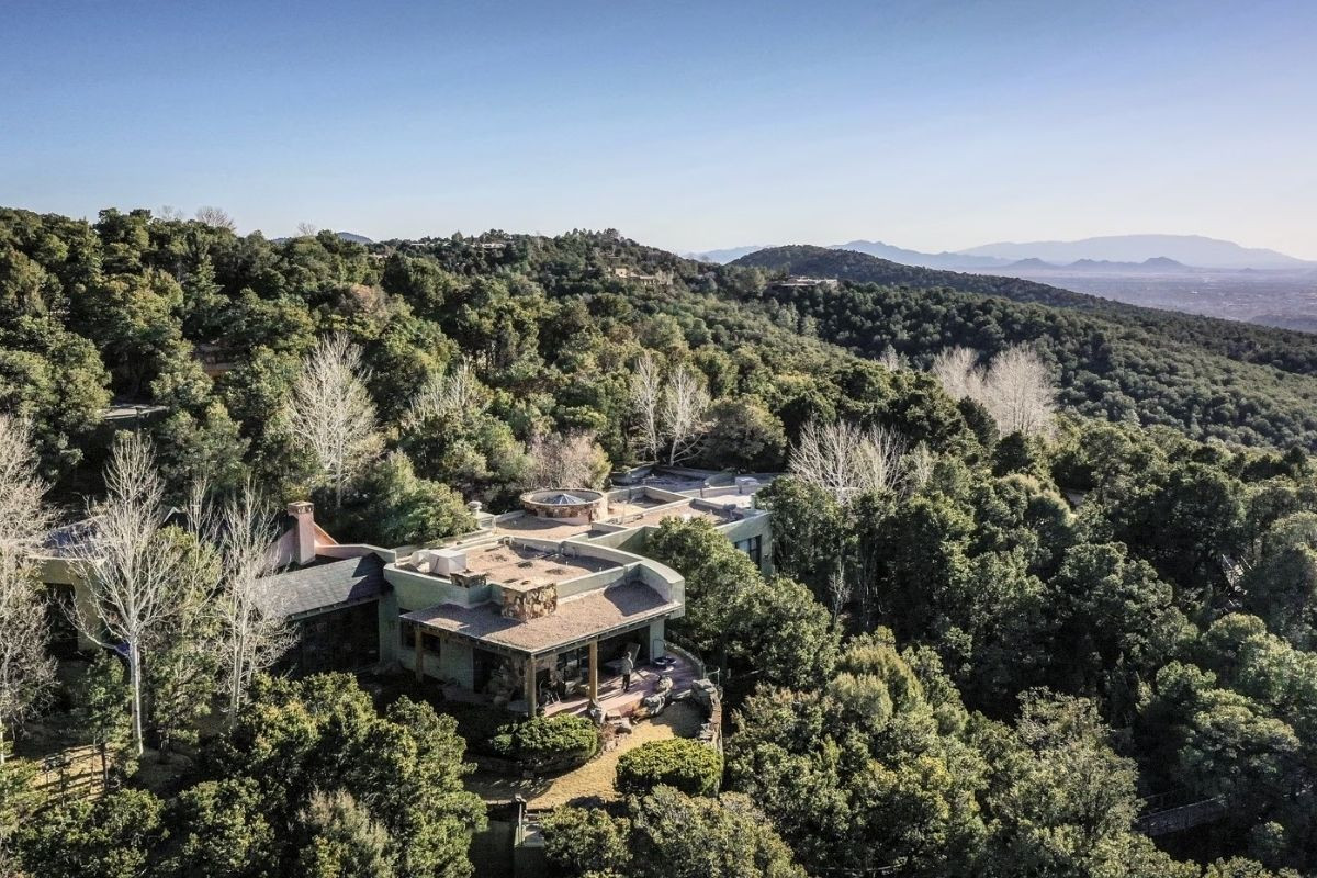 gene hackman ve esi betsy arakawanin olu bulundugu malikane 63 milyon dolara satisa cikarildi