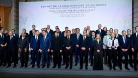 Gönüllüler Koalisyonu, Ukrayna'ya ilişkin ortak bildiri yayınlarken İngiltere ve Fransa, barış halinde asker göndermek için niyet beyanı imzaladı 3 gonulluler koalisyonu ukraynaya iliskin ortak bildiri yayinlarken ingiltere ve fransa baris halinde asker gondermek AcYpByNz