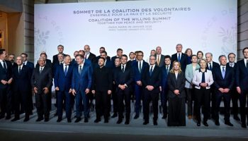 gonulluler koalisyonu ukraynaya iliskin ortak bildiri yayinlarken ingiltere ve fransa baris halinde asker gondermek AcYpByNz