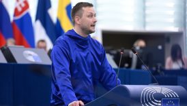 gronland basbakani nielsen trumpin ilhak fantezilerini reddederek iliskilerde tehdit ve baskinin yeri olmadigini vurguladi BHtL91ep