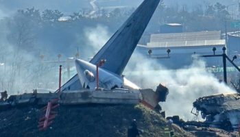 guney korede 179 kisinin oldugu jeju air faciasinda yolcularin kurtulma ihtimali oldugu ortaya cikti CZnlB62c